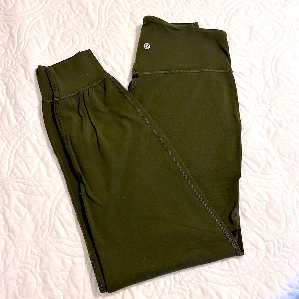 Lululemon joggers women’s size 6 Olive green